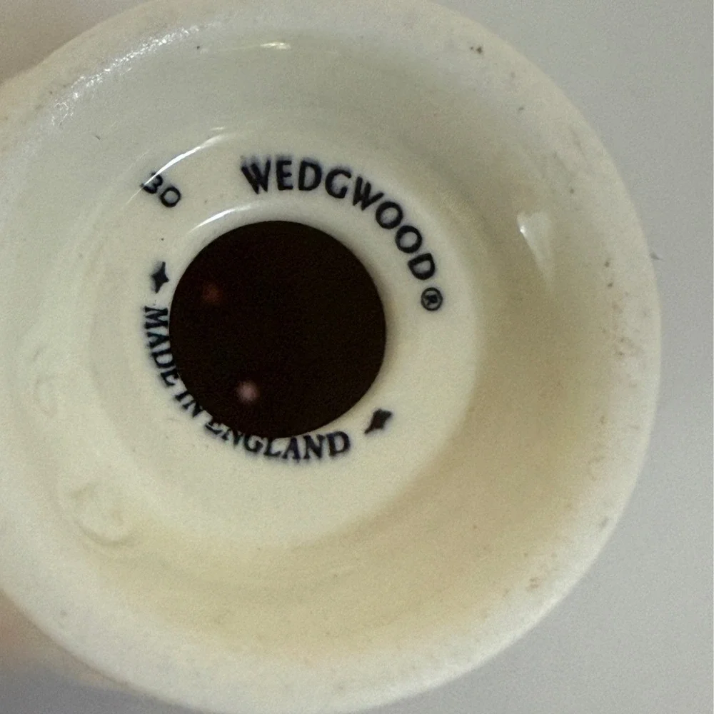 Wedgwood‎ Edme Salt & Pepper Shakers Creamware England Vintage Set